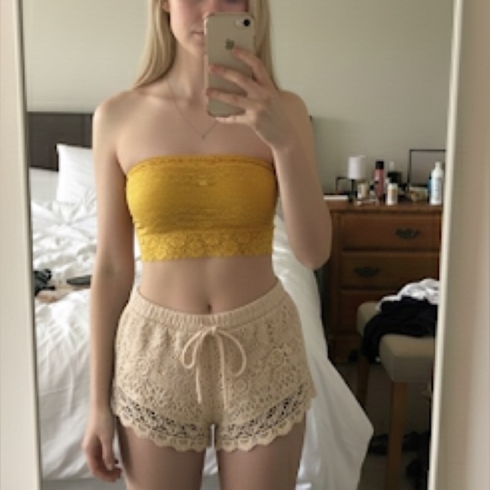 Cotton on • cream lace shorts